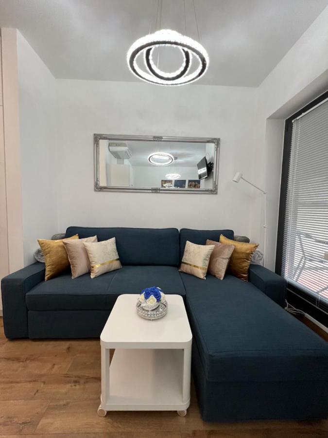 Luxe Central Studio With Pool, Parking & Ac Budapest Extérieur photo