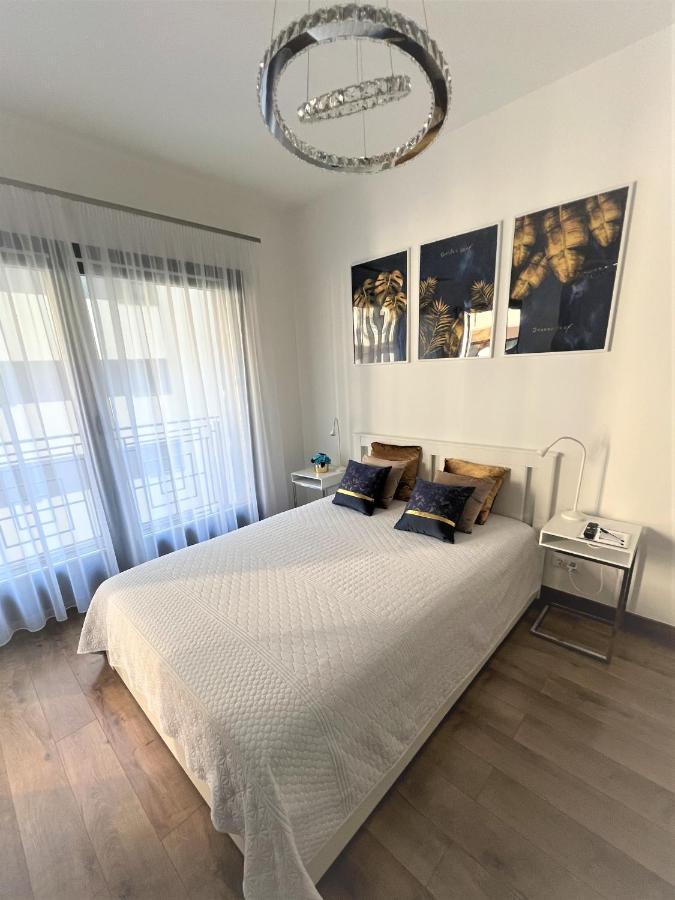 Luxe Central Studio With Pool, Parking & Ac Budapest Extérieur photo