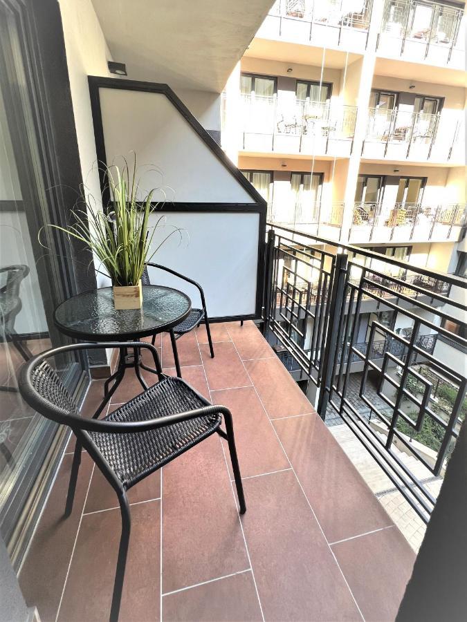 Luxe Central Studio With Pool, Parking & Ac Budapest Extérieur photo