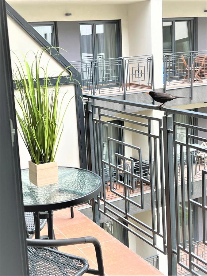 Luxe Central Studio With Pool, Parking & Ac Budapest Extérieur photo