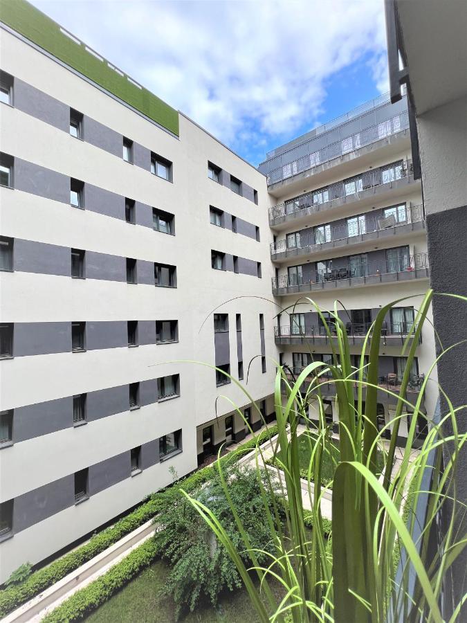 Luxe Central Studio With Pool, Parking & Ac Budapest Extérieur photo