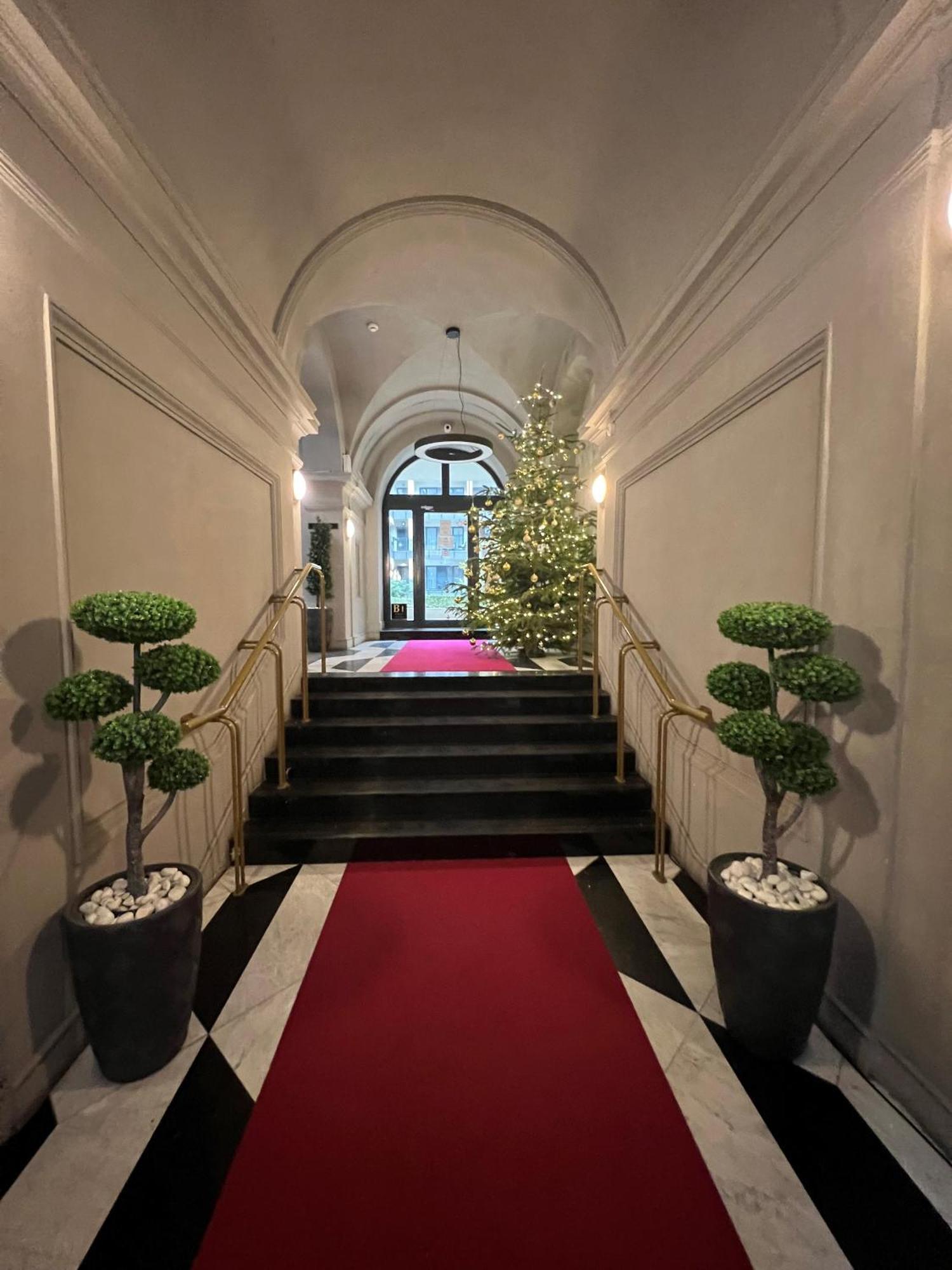 Luxe Central Studio With Pool, Parking & Ac Budapest Extérieur photo
