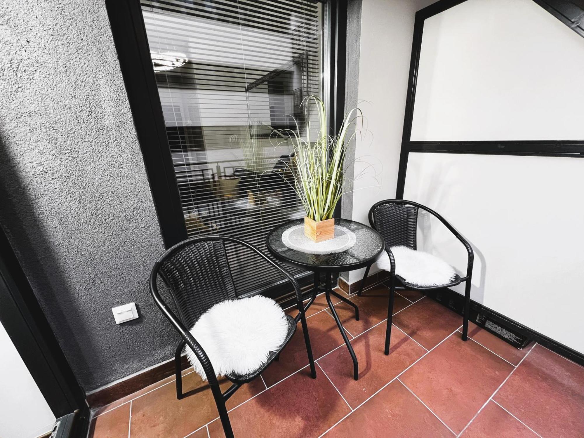 Luxe Central Studio With Pool, Parking & Ac Budapest Extérieur photo