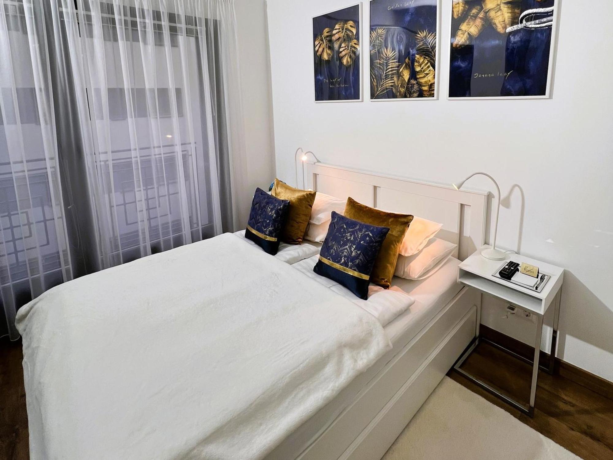 Luxe Central Studio With Pool, Parking & Ac Budapest Extérieur photo