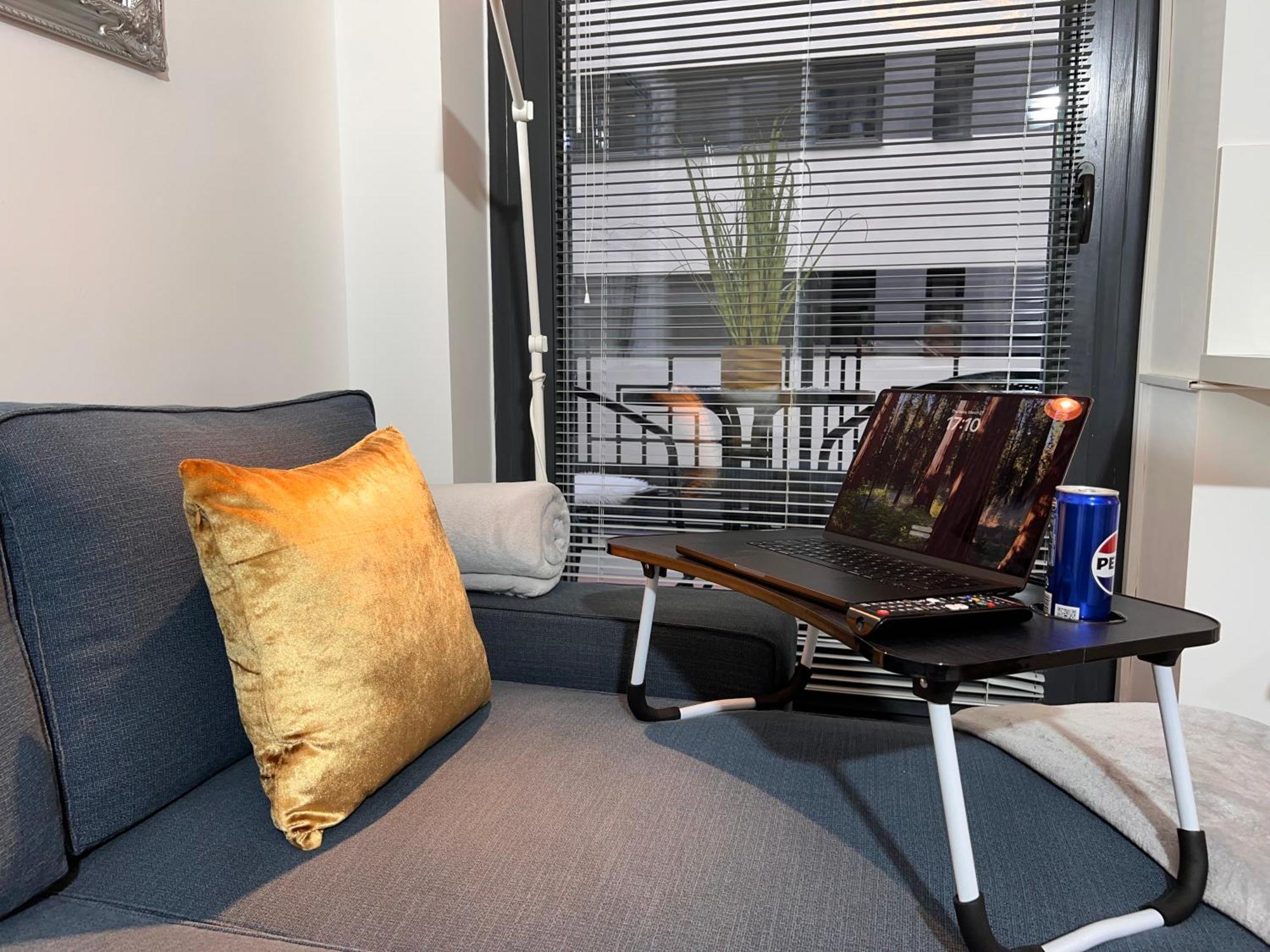 Luxe Central Studio With Pool, Parking & Ac Budapest Extérieur photo