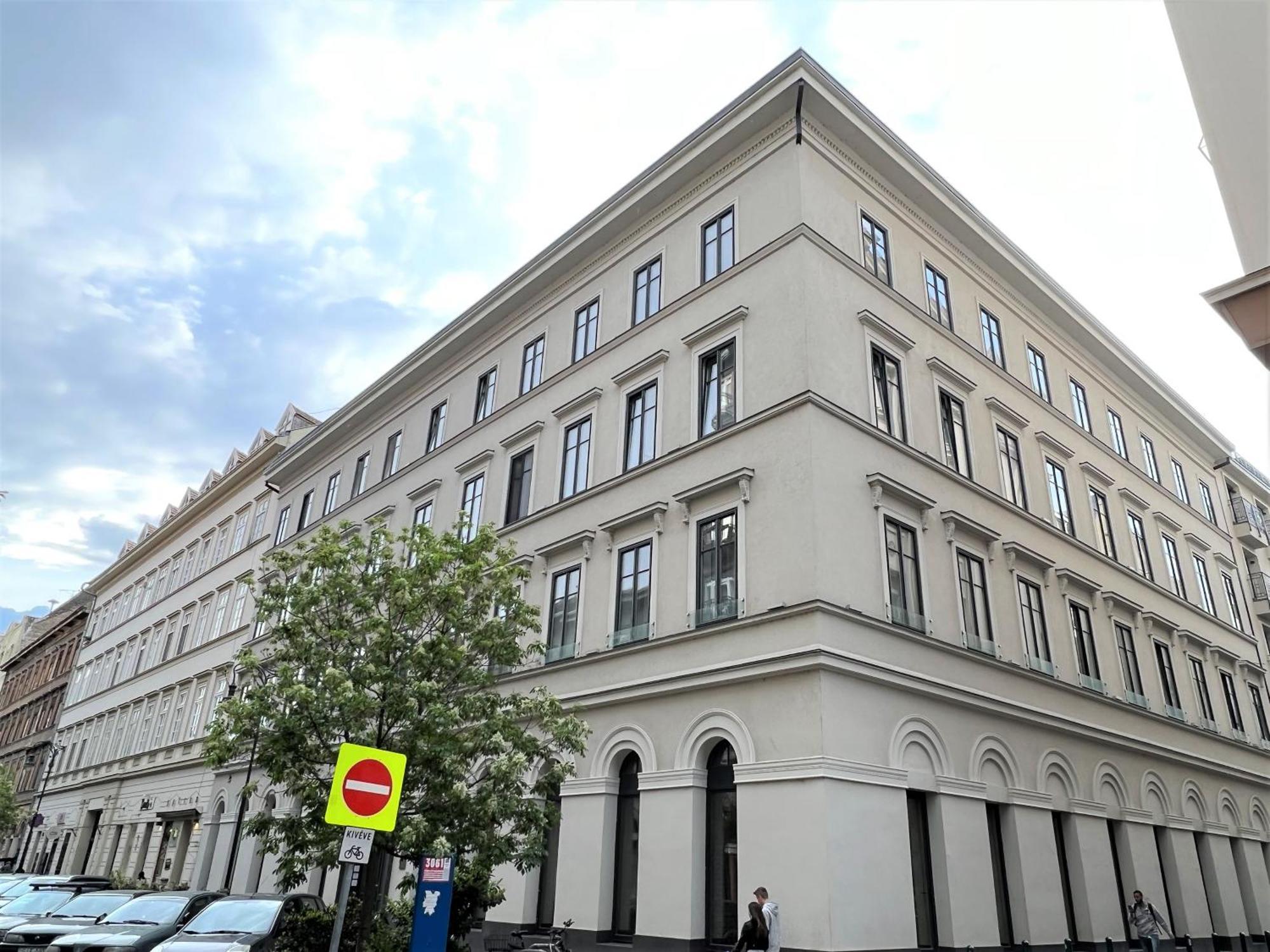 Luxe Central Studio With Pool, Parking & Ac Budapest Extérieur photo