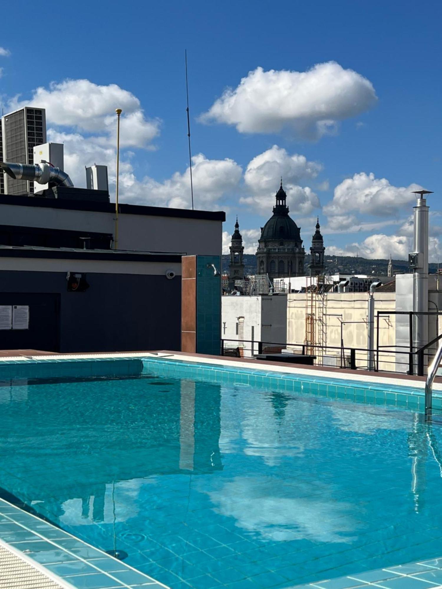 Luxe Central Studio With Pool, Parking & Ac Budapest Extérieur photo