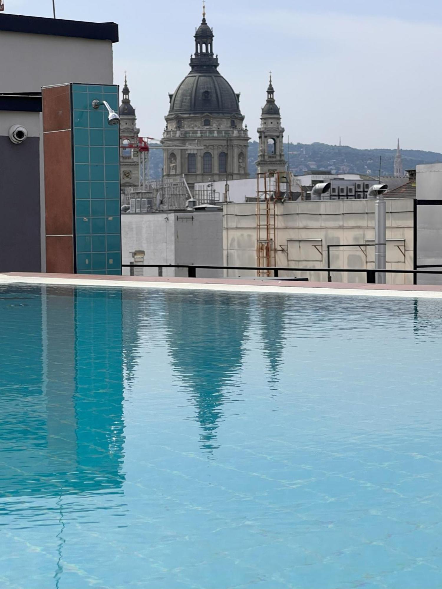 Luxe Central Studio With Pool, Parking & Ac Budapest Extérieur photo